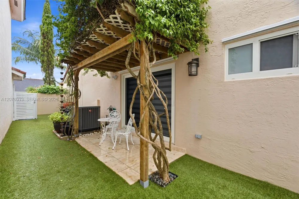 10887 SW 152nd Pl Miami, FL 33196