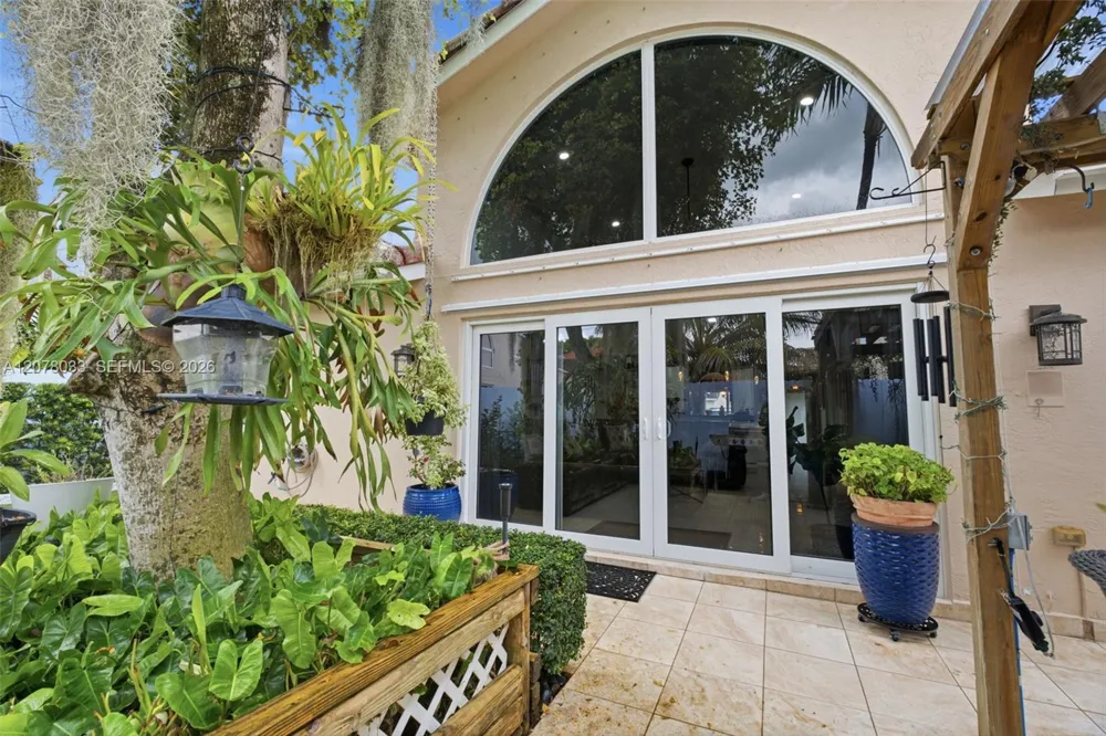 10887 SW 152nd Pl Miami, FL 33196