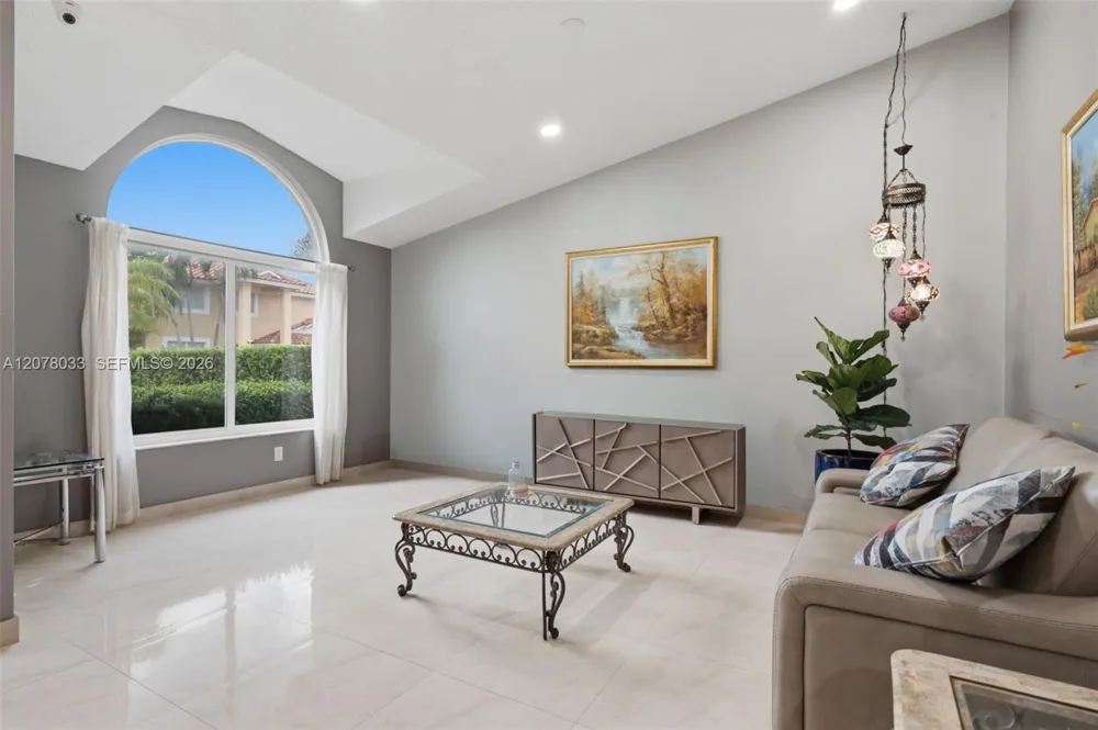 10887 SW 152nd Pl Miami, FL 33196