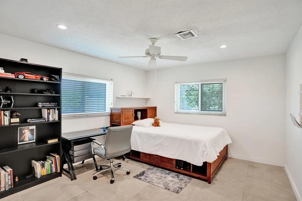 4800 NE 26TH AVENUE Fort Lauderdale, FL 33308