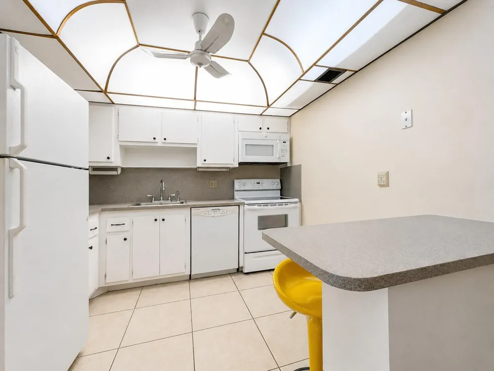 307 Greenbrier B West Palm Beach, FL 33417