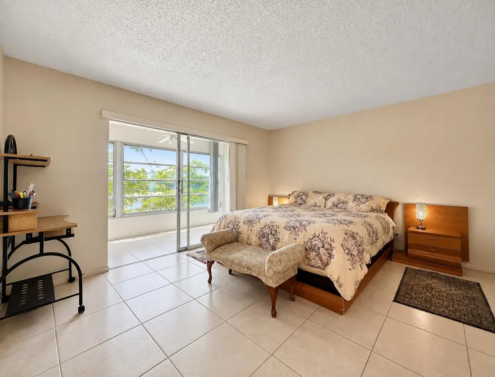 307 Greenbrier B West Palm Beach, FL 33417