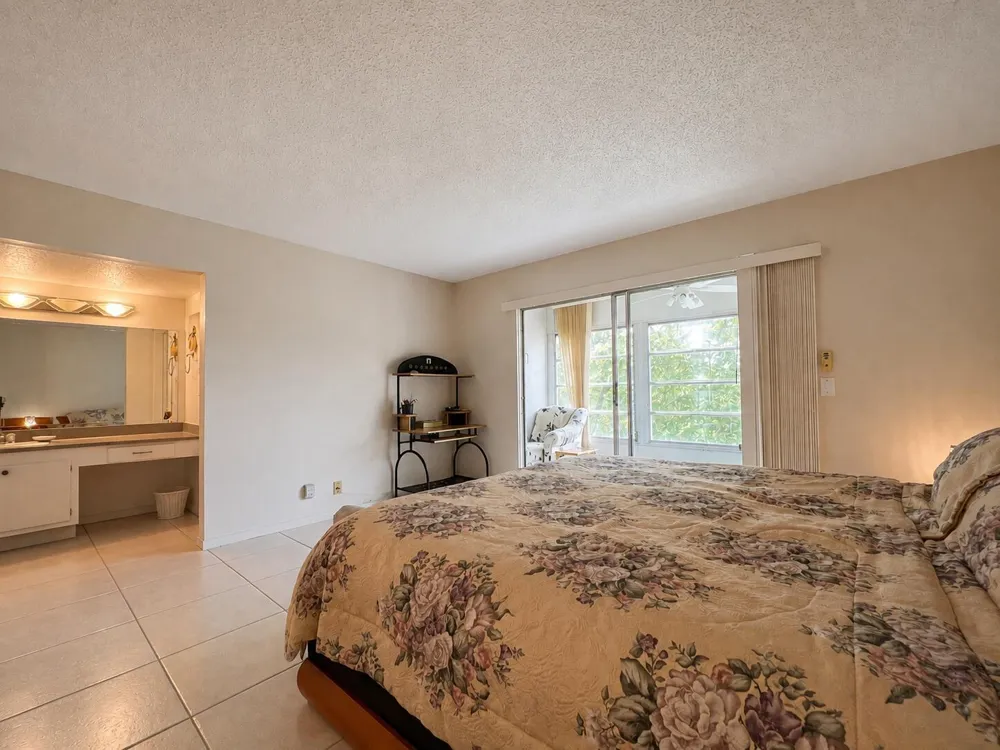 307 Greenbrier B West Palm Beach, FL 33417