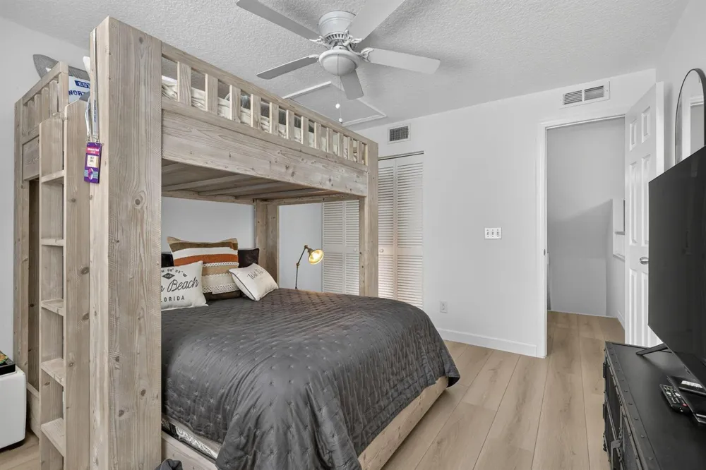 1209 MAINSAIL #1209 Jupiter, FL 33477