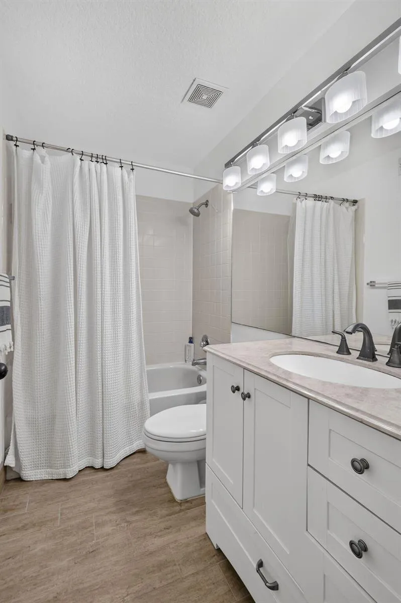 1209 MAINSAIL #1209 Jupiter, FL 33477