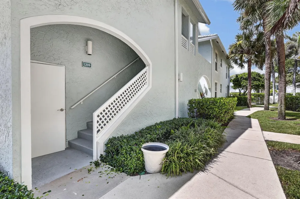 1209 MAINSAIL #1209 Jupiter, FL 33477