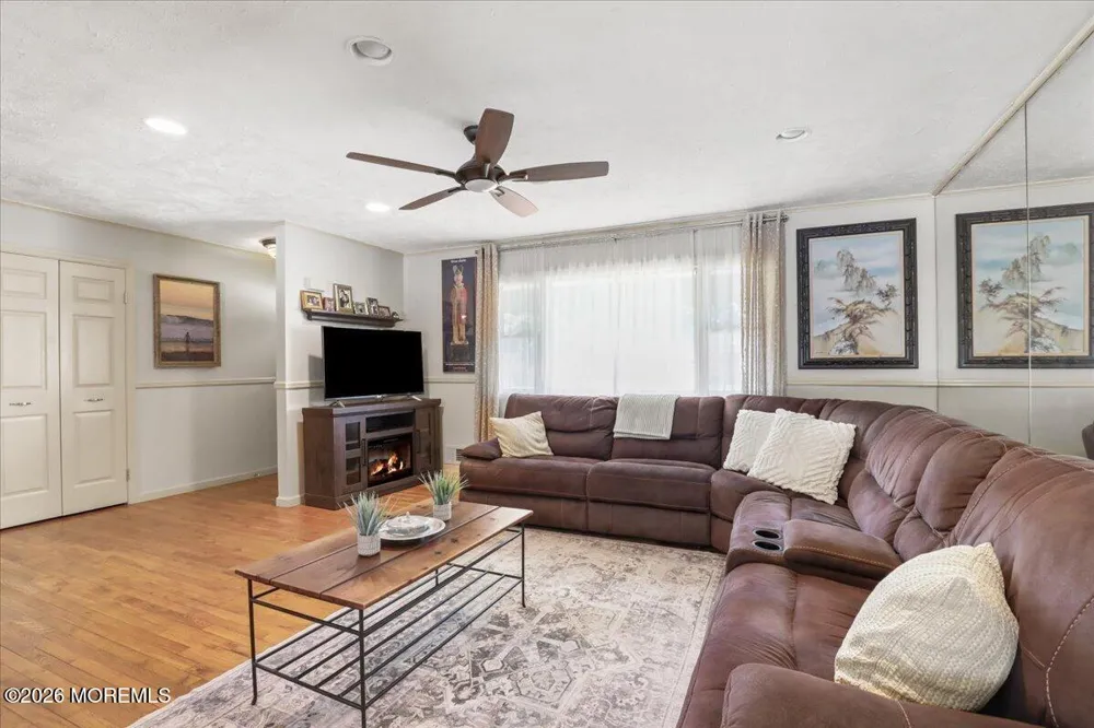 443 W Lake Avenue Oakhurst, NJ 07755