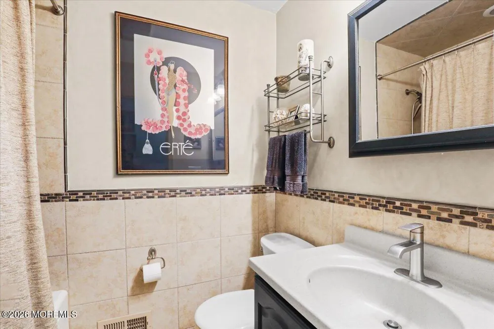 443 W Lake Avenue Oakhurst, NJ 07755