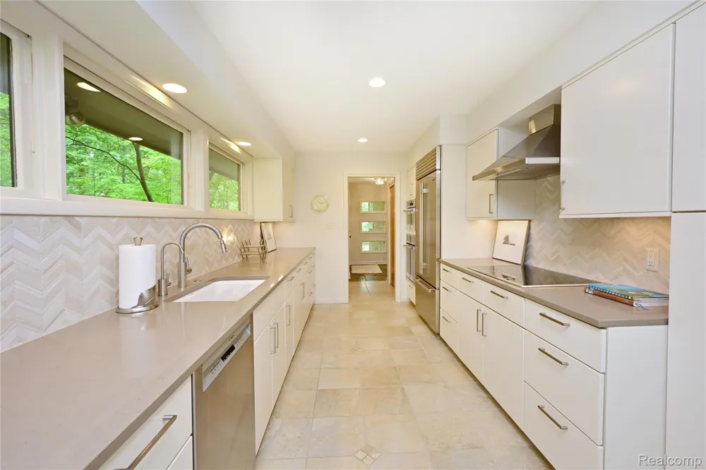 3310 Dogwood Court Bloomfield Hills City, MI 48304