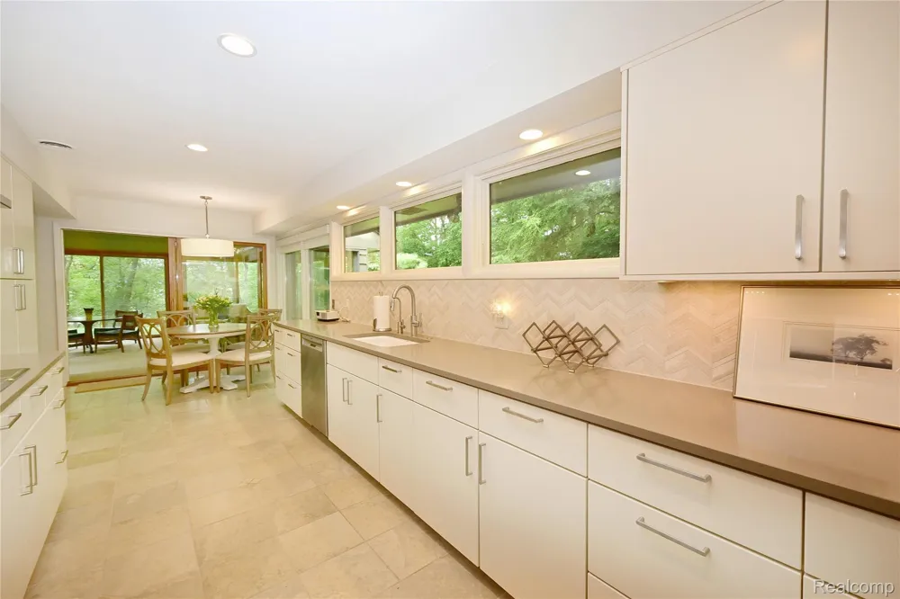 3310 Dogwood Court Bloomfield Hills City, MI 48304