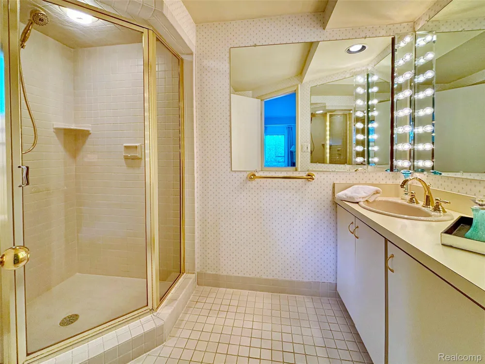 3310 Dogwood Court Bloomfield Hills City, MI 48304