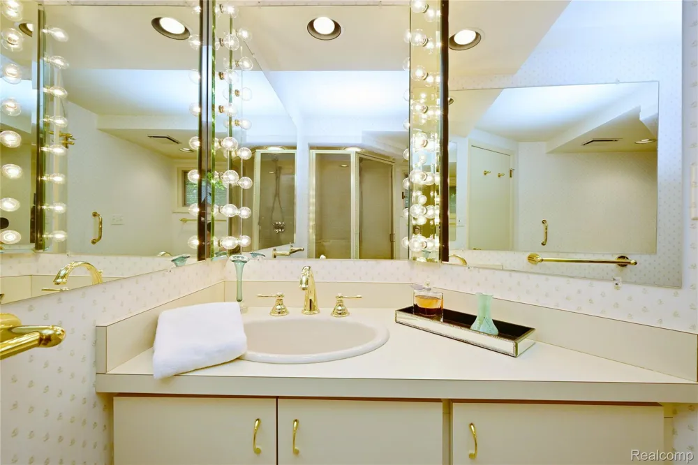 3310 Dogwood Court Bloomfield Hills City, MI 48304