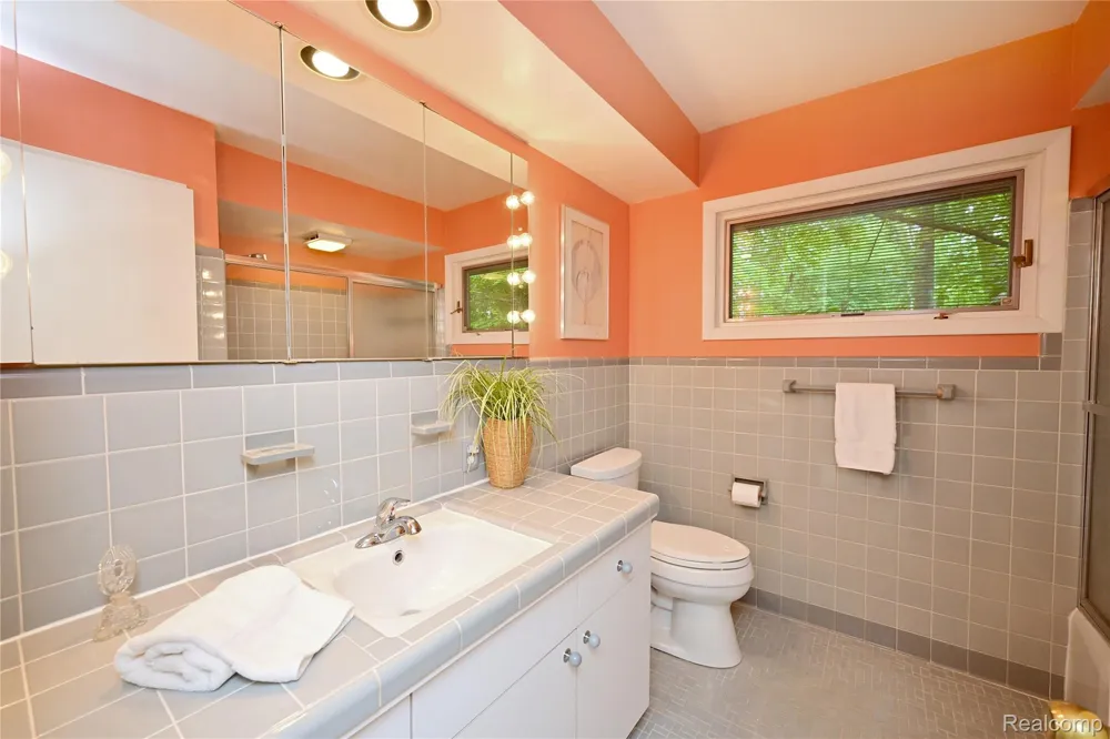3310 Dogwood Court Bloomfield Hills City, MI 48304