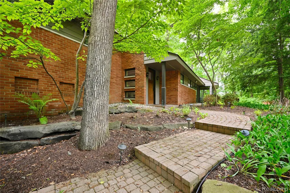 3310 Dogwood Court Bloomfield Hills City, MI 48304