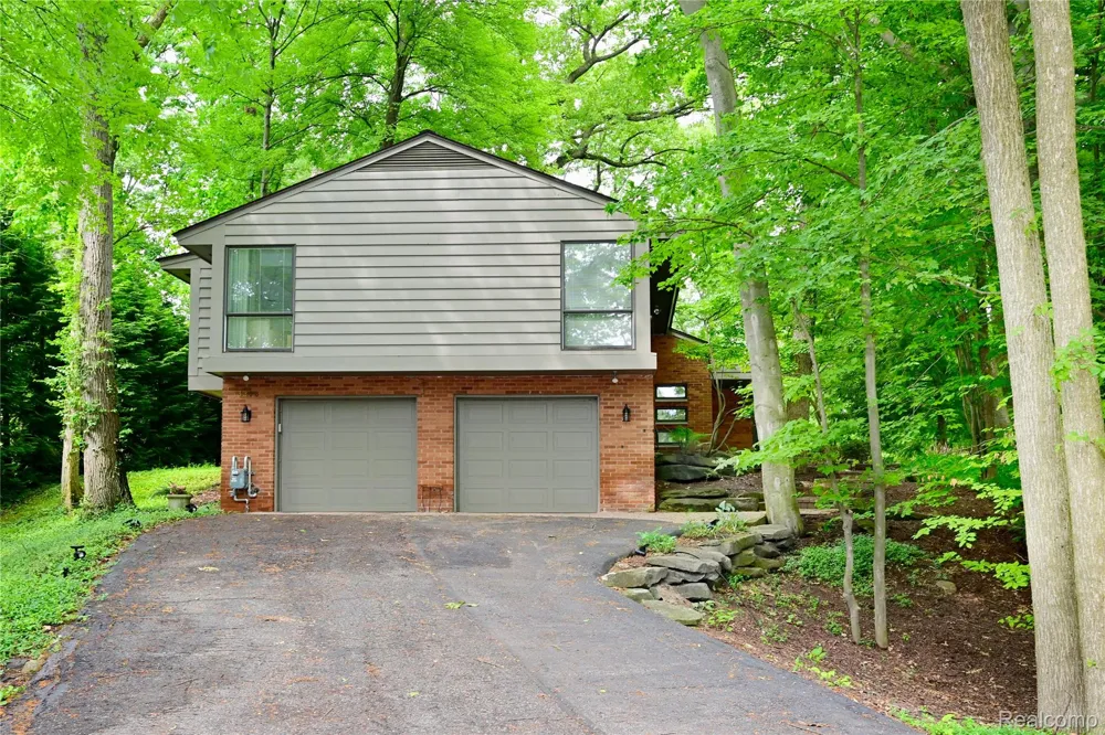 3310 Dogwood Court Bloomfield Hills City, MI 48304