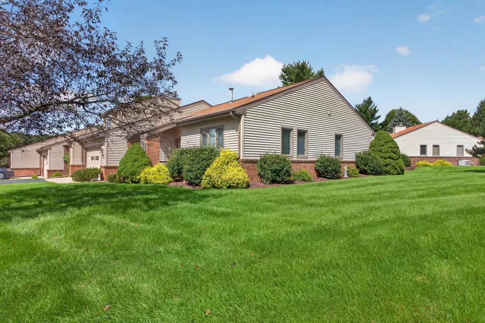 2880 S Wood Dale Drive Summit Township, MI 49203