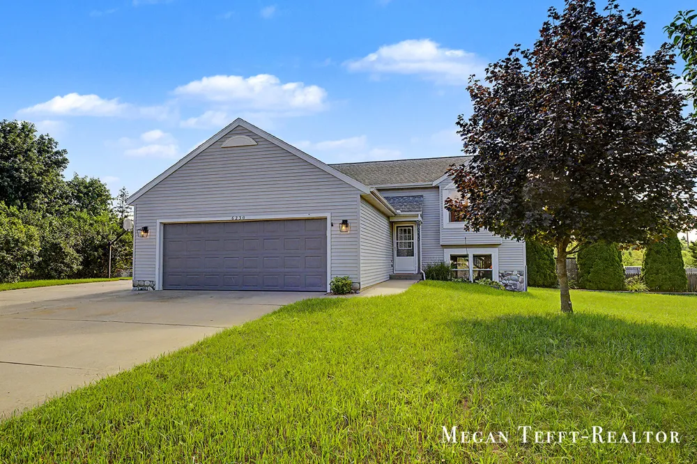 6230 Belmont Farms NE Plainfield Charter Township, MI 49306
