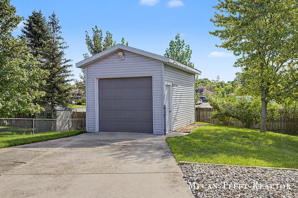 6230 Belmont Farms NE Plainfield Charter Township, MI 49306