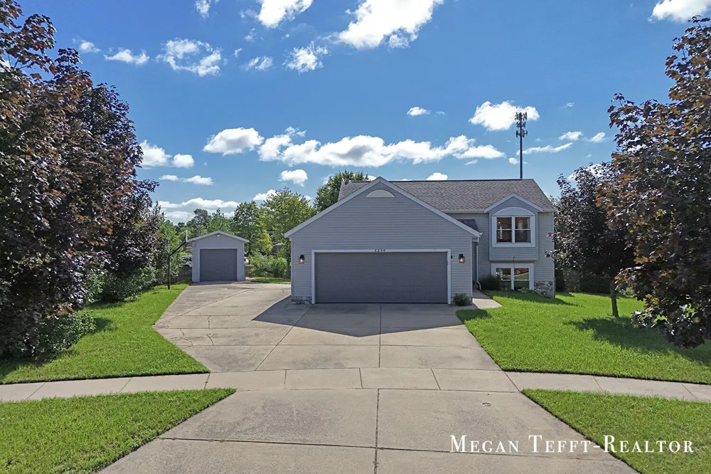 6230 Belmont Farms NE Plainfield Charter Township, MI 49306
