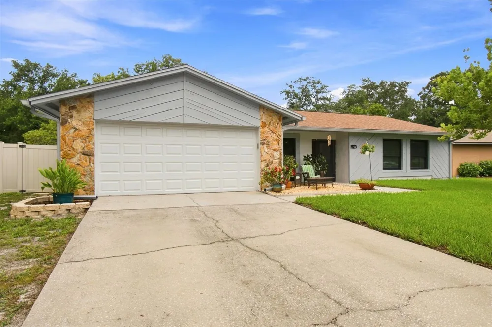 3721 SAND PEBBLE DRIVE Valrico, FL 33596
