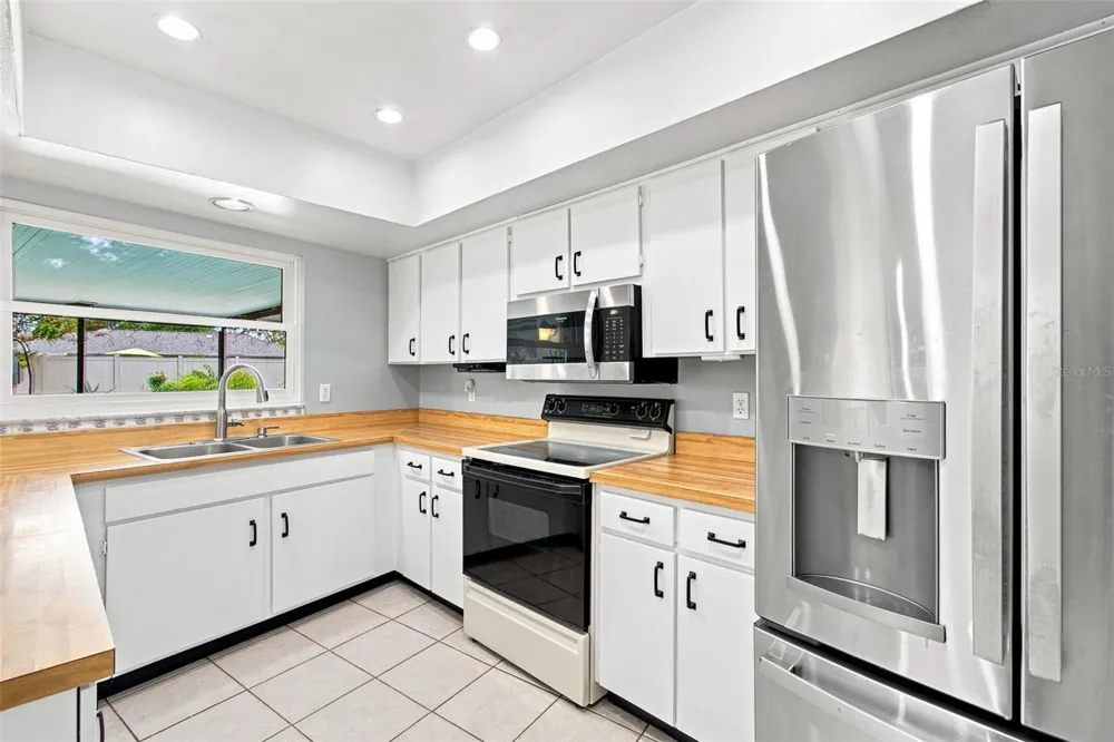 3721 SAND PEBBLE DRIVE Valrico, FL 33596