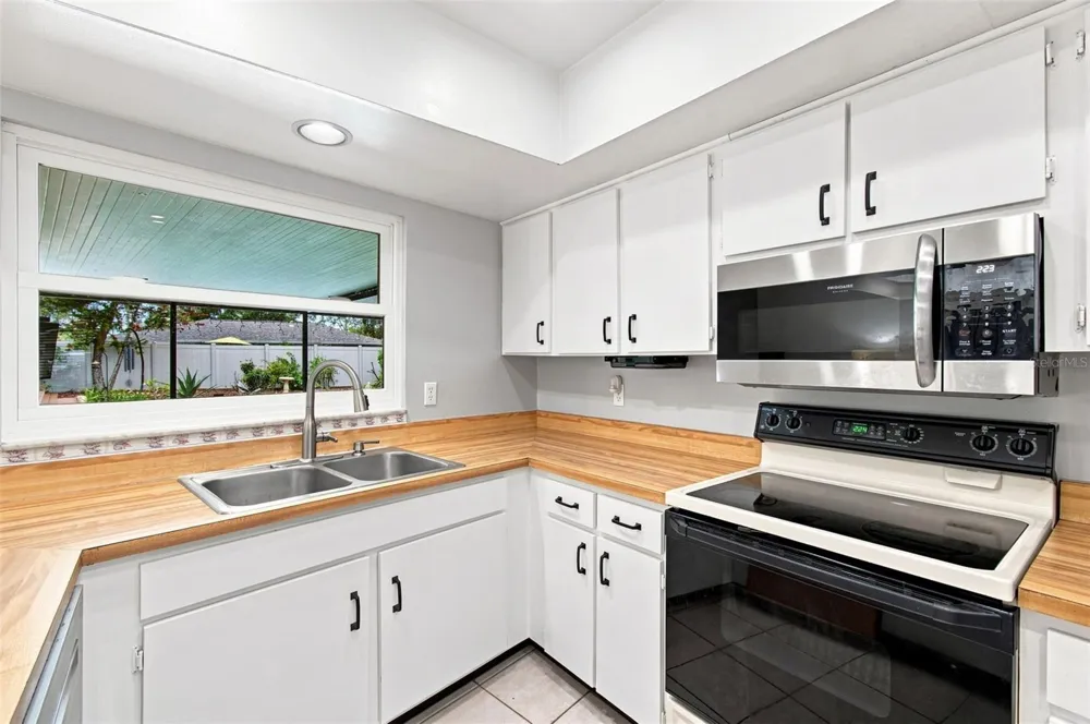 3721 SAND PEBBLE DRIVE Valrico, FL 33596