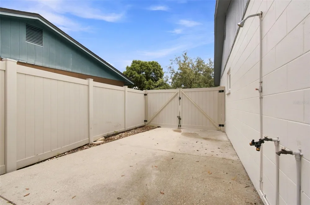 3721 SAND PEBBLE DRIVE Valrico, FL 33596