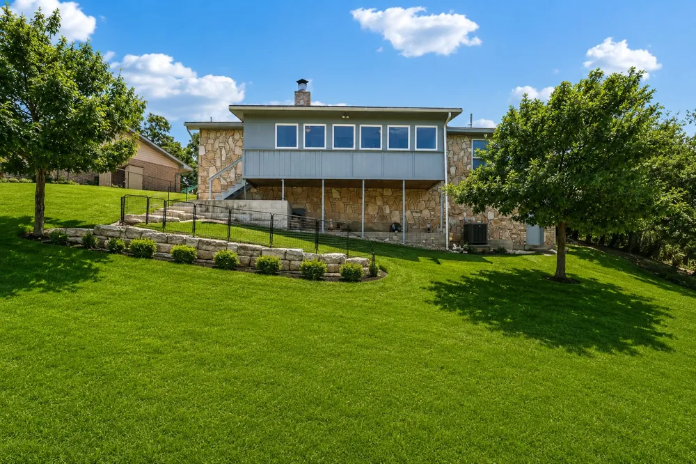 115 Village Drive Kerrville, TX 78028