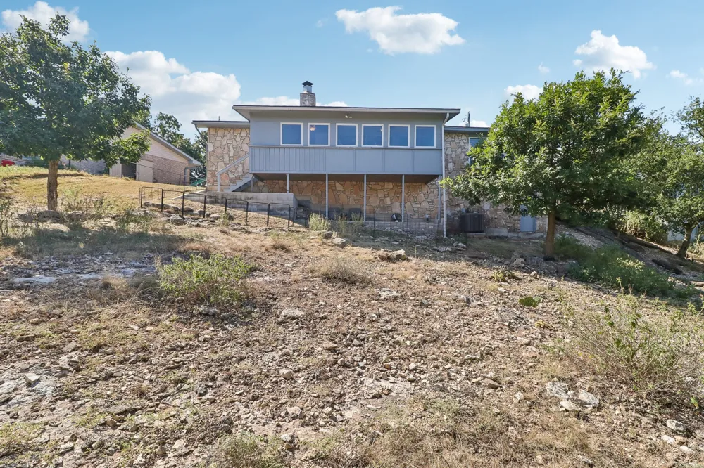115 Village Drive Kerrville, TX 78028