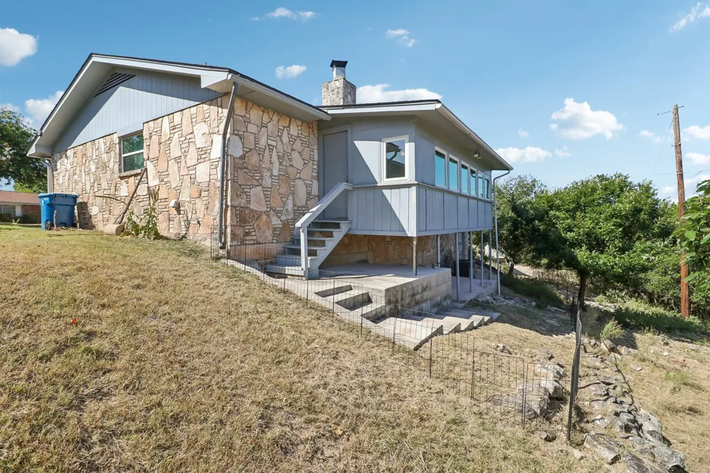115 Village Drive Kerrville, TX 78028
