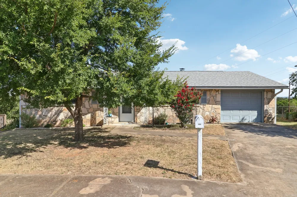 115 Village Drive Kerrville, TX 78028