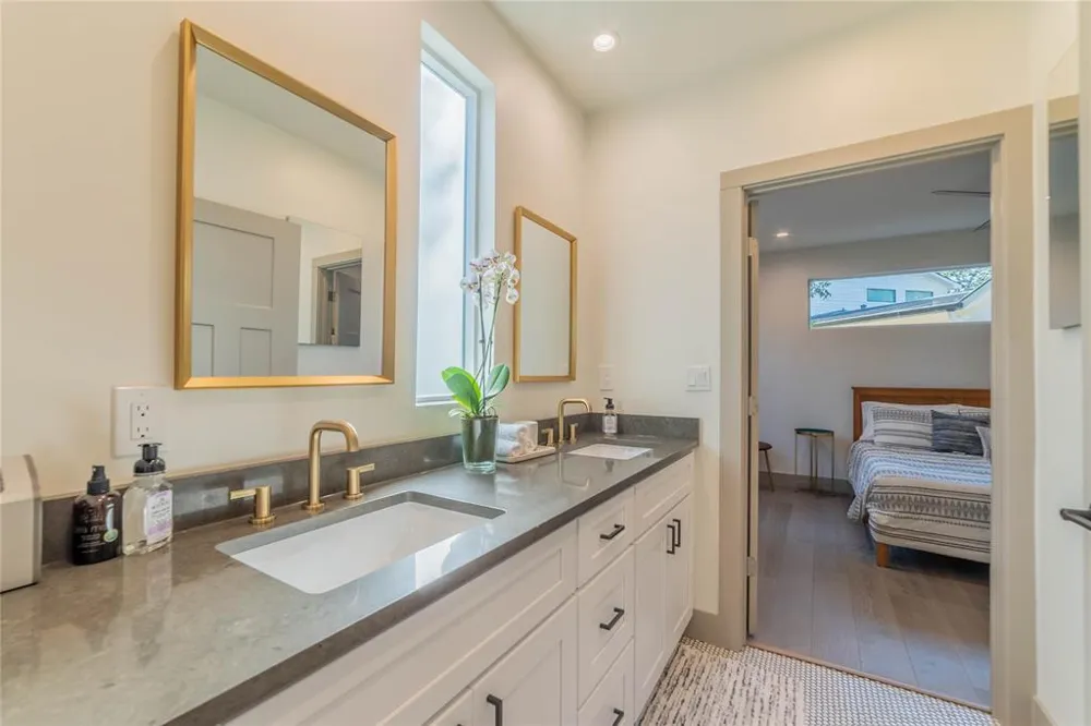 3007 E 14 1/2 STREET #Unit B Austin, TX 78702