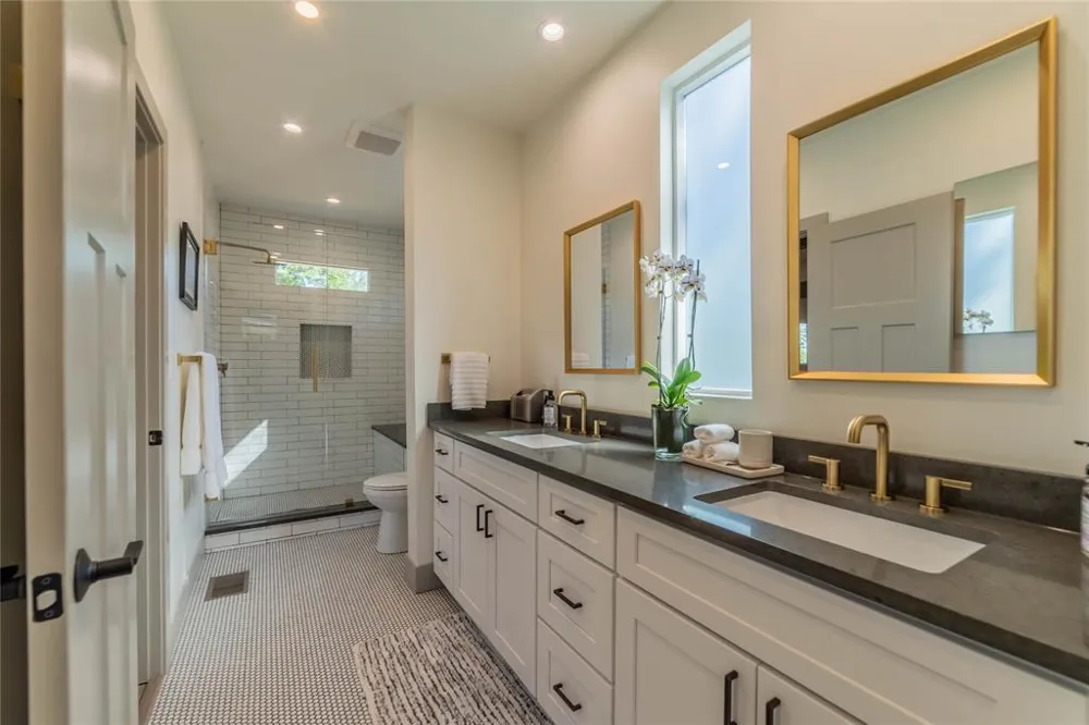 3007 E 14 1/2 STREET #Unit B Austin, TX 78702