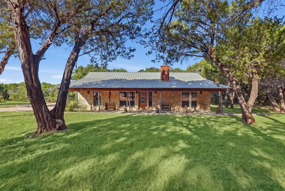 1136 County Road 306b Rainbow, TX 76077