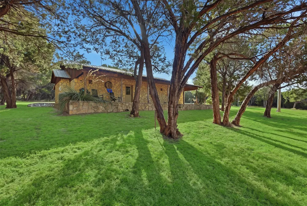 1136 County Road 306b Rainbow, TX 76077