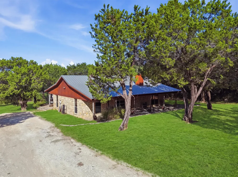 1136 County Road 306b Rainbow, TX 76077