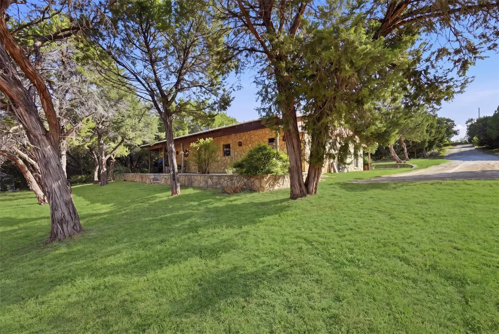 1136 County Road 306b Rainbow, TX 76077