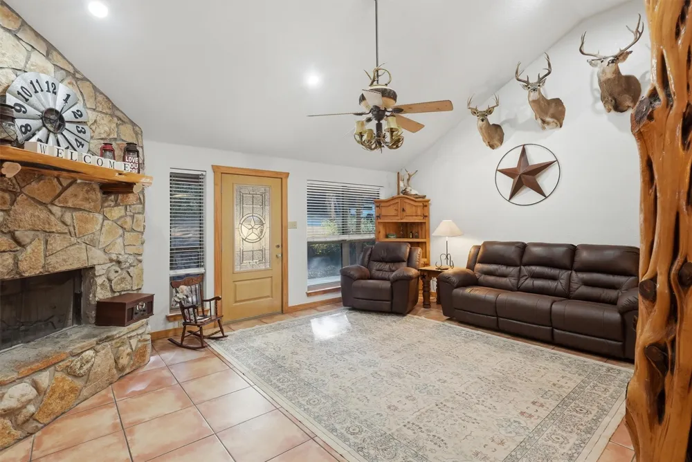 1136 County Road 306b Rainbow, TX 76077