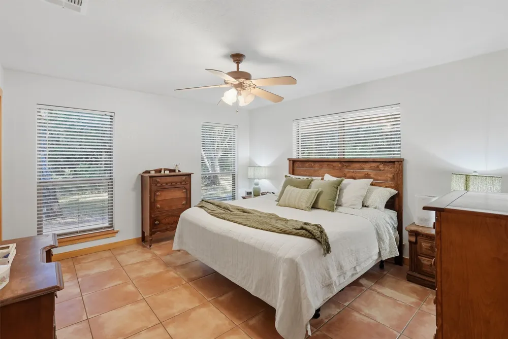 1136 County Road 306b Rainbow, TX 76077