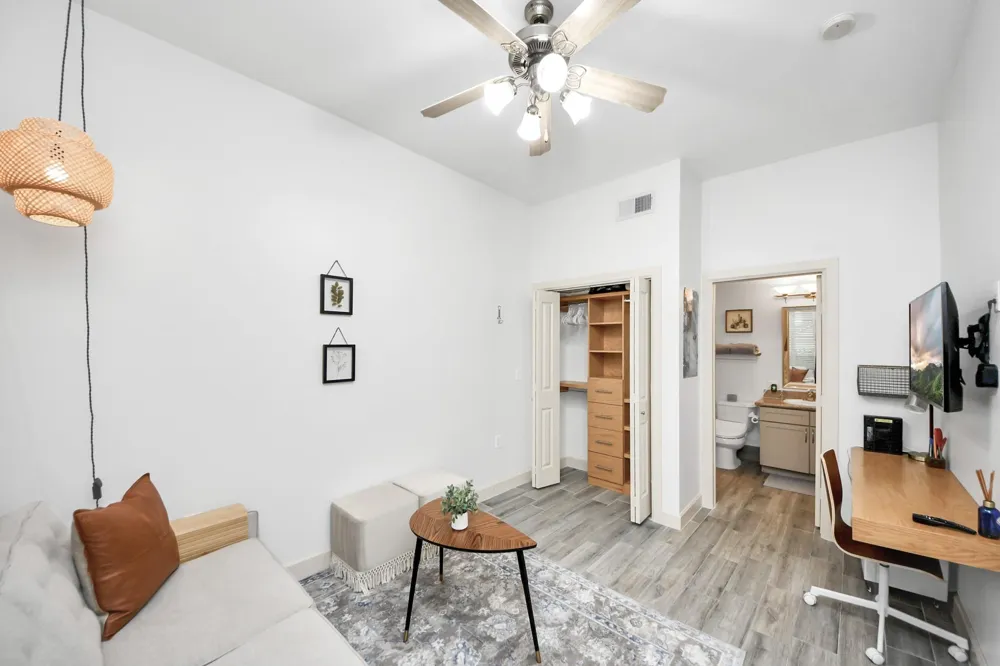 1900 Genesee Street #204 Houston, TX 77006
