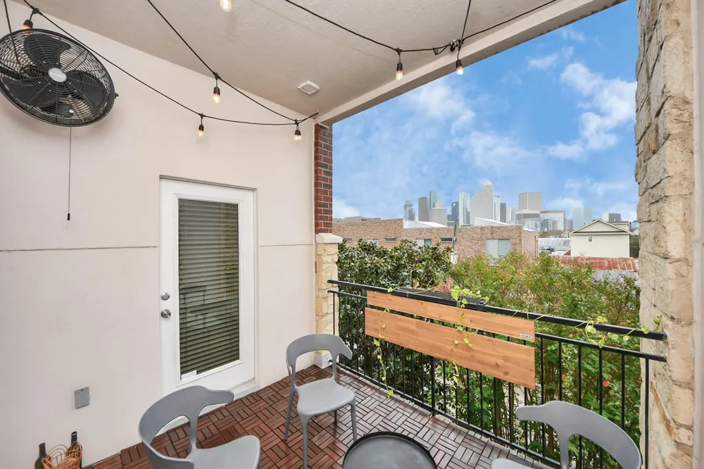 1900 Genesee Street #204 Houston, TX 77006
