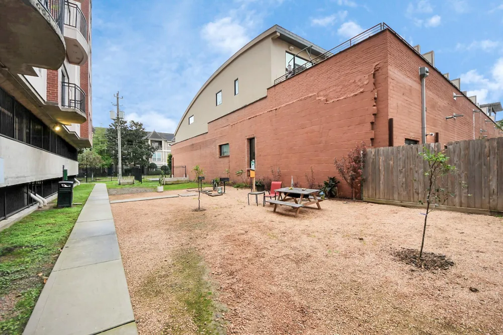 1900 Genesee Street #204 Houston, TX 77006