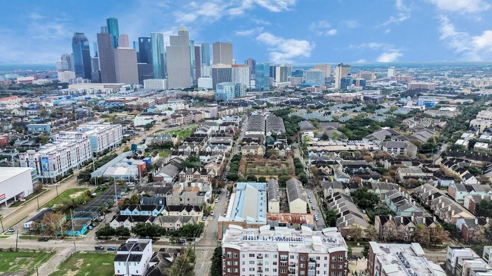 1900 Genesee Street #204 Houston, TX 77006