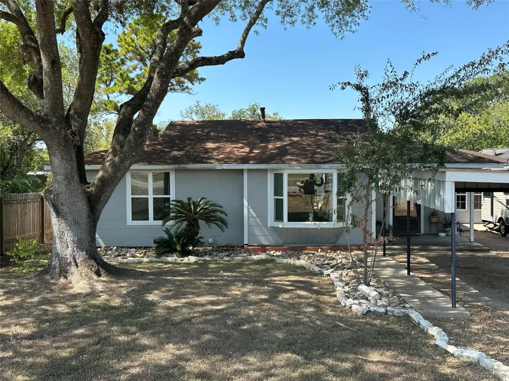 414 Ellinger Road La Grange, TX 78945