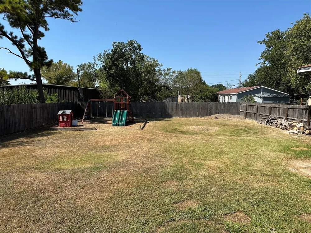 414 Ellinger Road La Grange, TX 78945