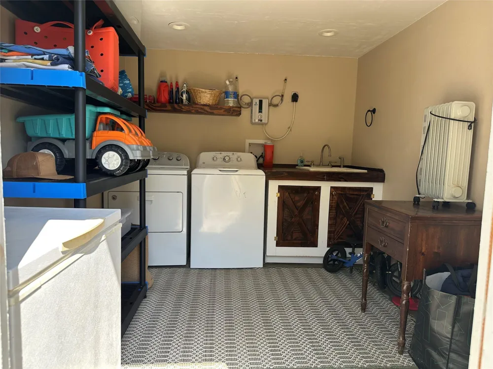 414 Ellinger Road La Grange, TX 78945