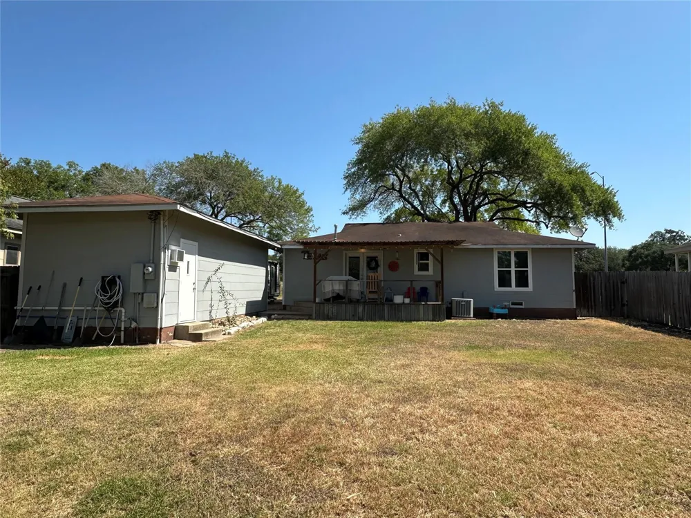414 Ellinger Road La Grange, TX 78945