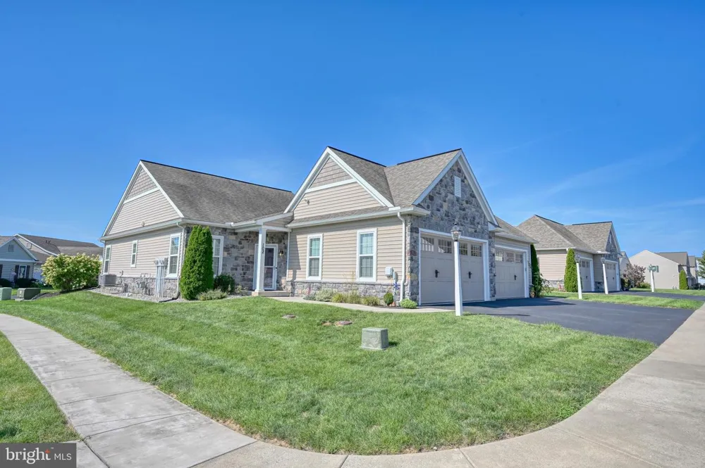 102 S VILLAGE CIRCLE Palmyra, PA 17078