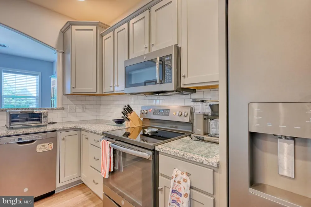 102 S VILLAGE CIRCLE Palmyra, PA 17078