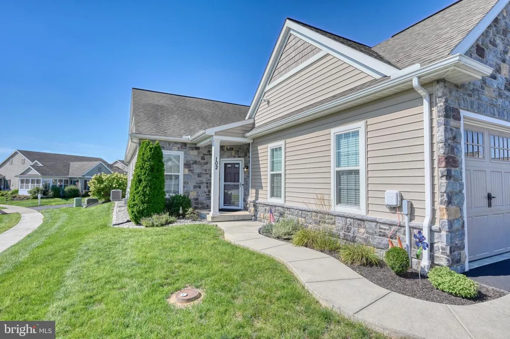 102 S VILLAGE CIRCLE Palmyra, PA 17078